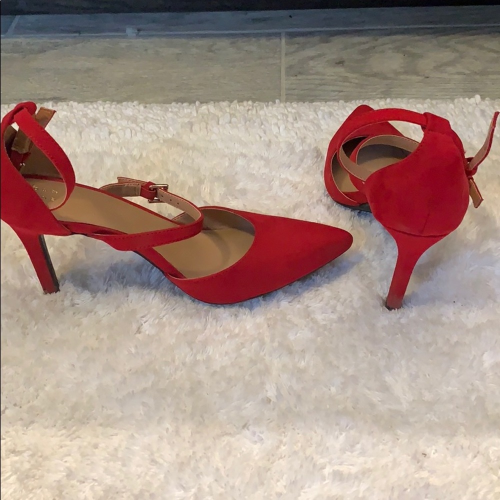 Red small heels! - Picture 2 of 5